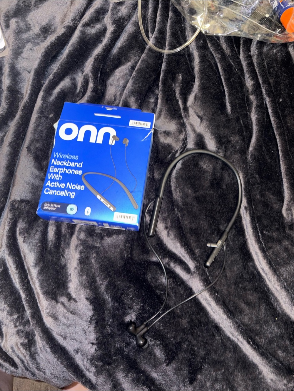 On Running Black Wireless Neckband Earphones with Active Noise Cancelling